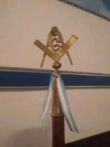 Escuadra y compas de Aureola de Dominico